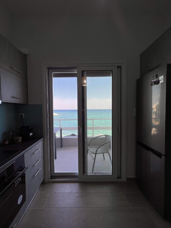 Beach Retreat In Town Korinth Exterior foto